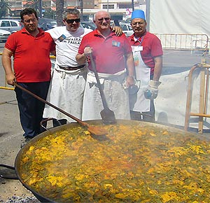 Fiesta en las calles de Fallas Valencia