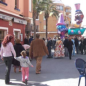Fiesta en las calles de Fallas Valencia
